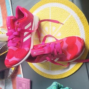 Adidas Marimekko prime green tennis shoes in pink